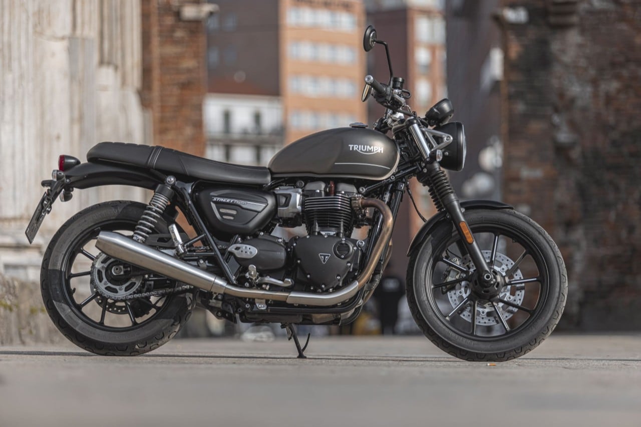 Moto Guzzi V7 Centenario e Triumph Street Twin: questione di PEDIGREE